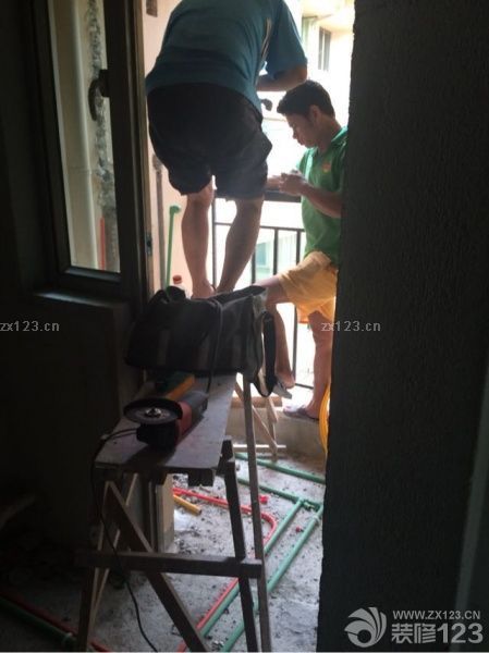 燃氣表改裝，私人收費350。水電繼續(xù)，加裝主臥床頭插座，客廳開關(guān)位平齊可視系統(tǒng)。