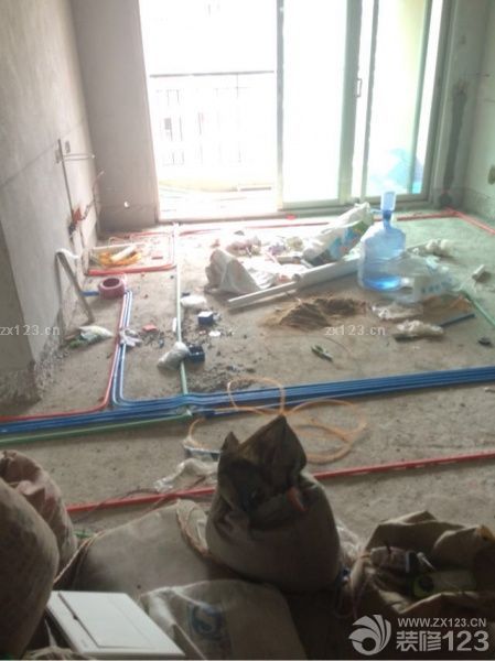 燃氣表改裝，私人收費350。水電繼續(xù)，加裝主臥床頭插座，客廳開關(guān)位平齊可視系統(tǒng)。