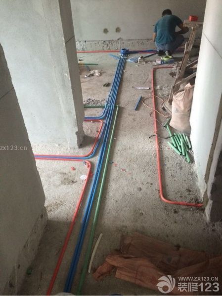燃氣表改裝，私人收費350。水電繼續(xù)，加裝主臥床頭插座，客廳開關(guān)位平齊可視系統(tǒng)。