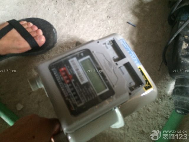燃氣表改裝，私人收費350。水電繼續(xù)，加裝主臥床頭插座，客廳開關(guān)位平齊可視系統(tǒng)。