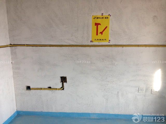 今天水電驗(yàn)收，無(wú)論是線管和水管，布局都非常合理科學(xué)，同時(shí)水電下上排布也有效避免水珠滴在線管造成安全隱患。線管是4分PVC阻燃管，增加散熱以及防止電火。