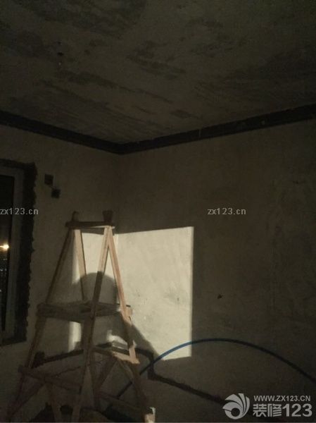 吊棚基本完成，已經(jīng)可以大概看出輪廓了今天把櫥柜，吊頂，門的尾款都付清，開始下單生產(chǎn)了。接下來準(zhǔn)備去看煙機(jī)爐具烤箱消毒柜的尺寸，還有窗臺(tái)大理石等。