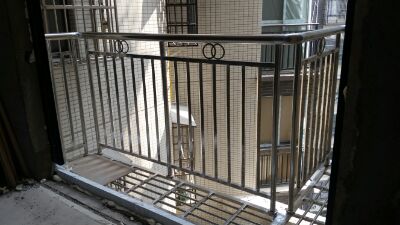 安裝防盜網(wǎng)！師傅很用心！