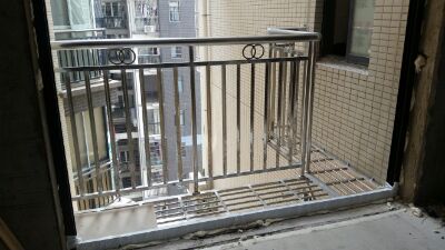 安裝防盜網(wǎng)！師傅很用心！