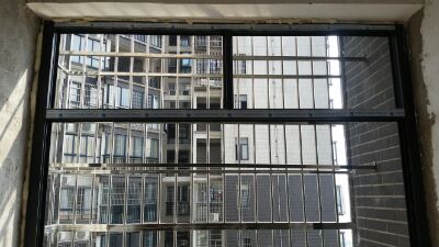 安裝防盜網(wǎng)！師傅很用心！