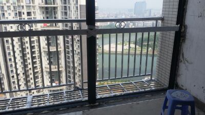 安裝防盜網(wǎng)！師傅很用心！