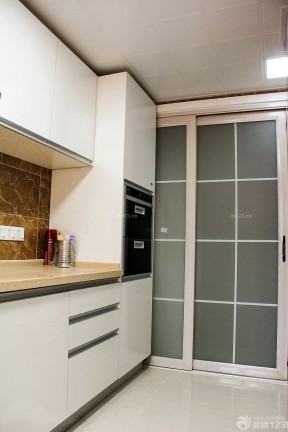 玄关厨房隔断 现代欧式小户型装修
