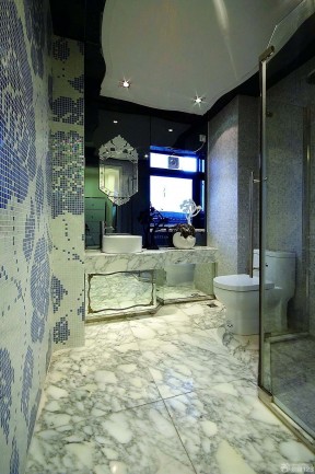 两居室卫生间的装修 马赛克瓷砖贴图