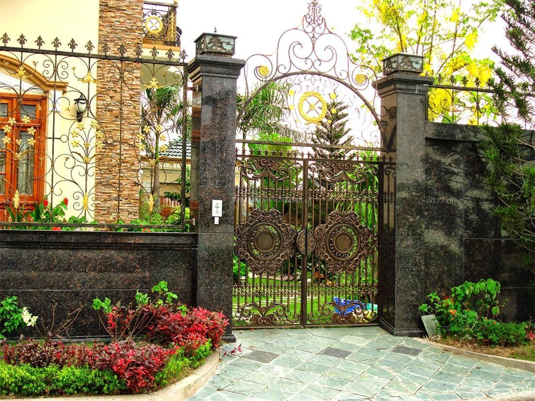花园别墅外围墙门柱设计