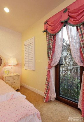 婚房卧室窗帘搭配效果图片