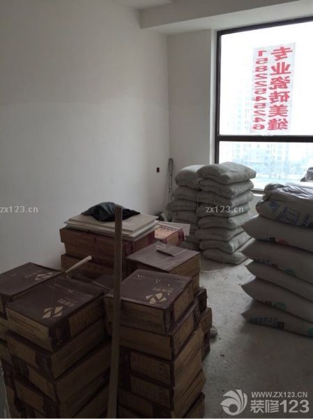木工做完就是刷墻漆了，選的依舊是乳膠漆而不是墻布。