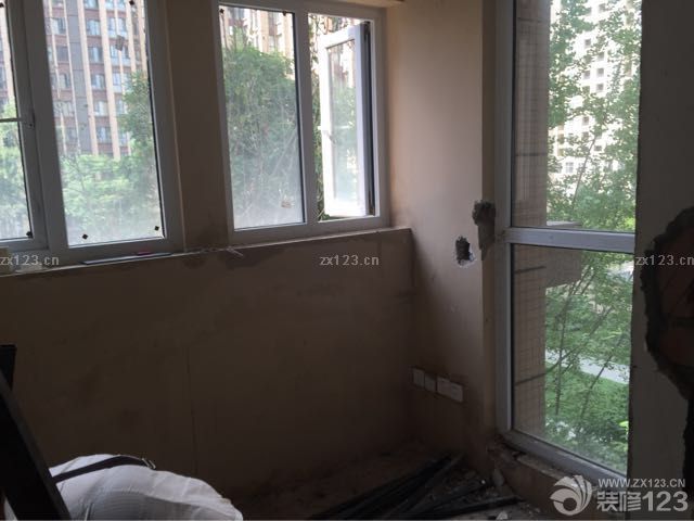 房子大概輪廓正在定型中。