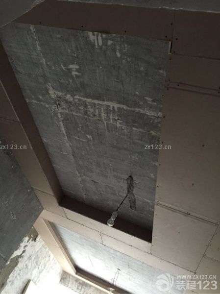 因一些原因把頭個(gè)施工的退了自己開始接手裝修_水電吊頂一次OK。
