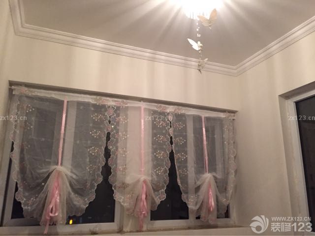 家具浴室柜什么的都是早點(diǎn)好的，硬裝早差不多了就是這些家具什么的安裝，玻璃和馬賽克都是我自己貼的，其它很多是朋友幫著安裝的，衣帽間柜子是舅舅廠里給做的，對了家具進(jìn)來前保潔要做哈。