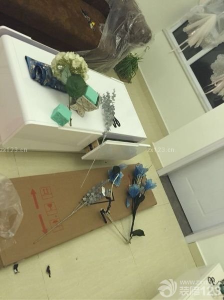 最后一次接墻面的尾款再衣柜安裝完畢后，有需要補(bǔ)得地方記得讓補(bǔ)完。接著各種軟裝陸續(xù)的安裝。