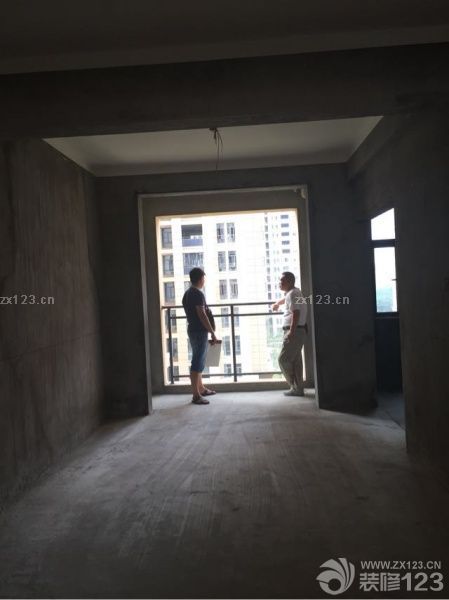 最后一次收房檢查，鑰匙在前天已經(jīng)拿到了，前天也因?yàn)橹餍l(wèi)改成衣帽間客衛(wèi)擴(kuò)大的事情未來(lái)婆婆對(duì)未婚夫說(shuō)了我兩句重話…伐開(kāi)心。明天就開(kāi)始拆墻裝修了，裝修的折磨剛剛開(kāi)始，希望日子不會(huì)太難過(guò)。