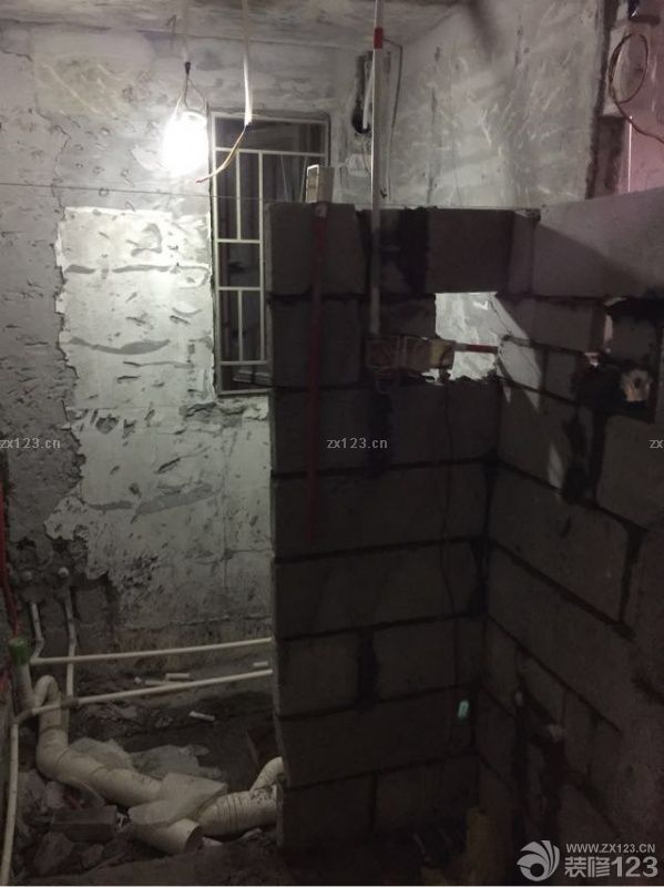 今天水電完工，費(fèi)用比預(yù)算多了一半，將近9000，也是暈了…隔墻開(kāi)始砌了…