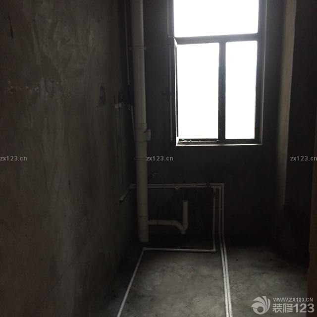 電路全改，人工費(fèi)1300元包含后期安裝插座和開關(guān)，電線管材等費(fèi)2000元。