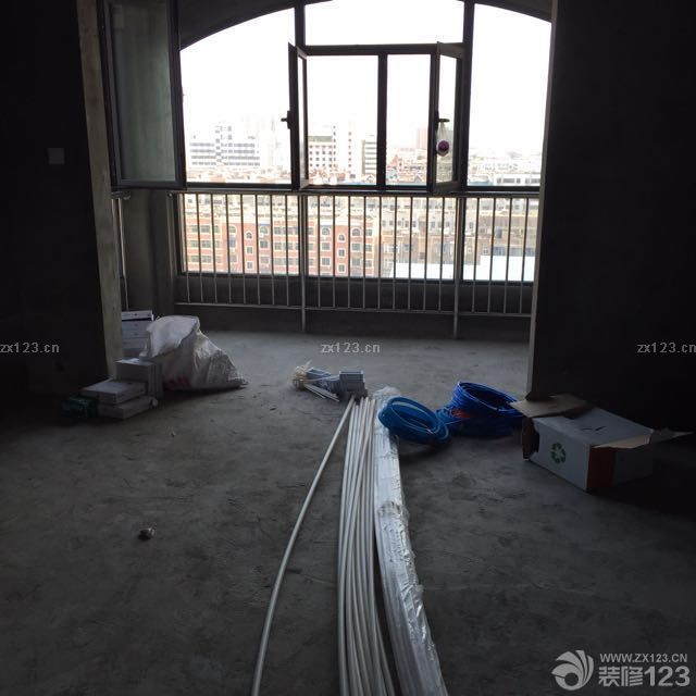 電路改造人工費(fèi)1300包含后期安裝插座和開關(guān)，材料費(fèi)2000。