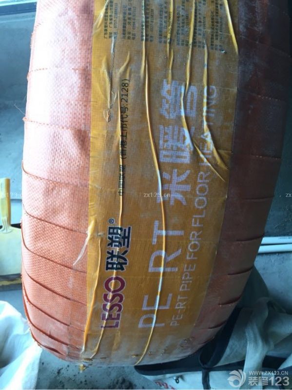 地暖鋪設(shè)，聯(lián)塑地暖。朋友介紹的，連工帶料每平方米45元，不帶回填?；靥?5每平方米。合計(jì)：每平方70元。