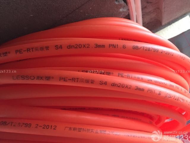 地暖鋪設(shè)，聯(lián)塑地暖。朋友介紹的，連工帶料每平方米45元，不帶回填?；靥?5每平方米。合計(jì)：每平方70元。