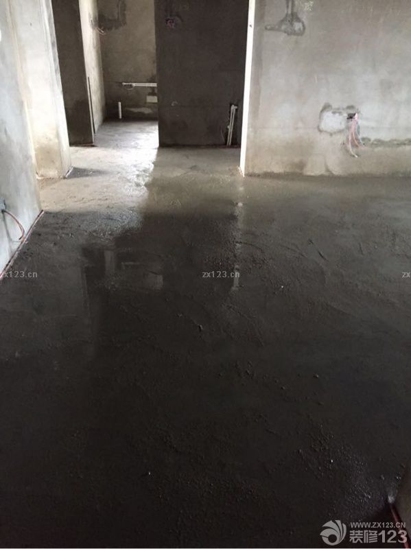 今天把地暖回填已經(jīng)做好，等待地面凝固后，地磚墻磚開始進(jìn)場(chǎng)鋪設(shè)！