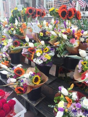簡(jiǎn)約鮮花店展示架設(shè)計(jì)效果圖欣賞