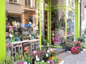 精致鲜花店装修橱窗设计图片