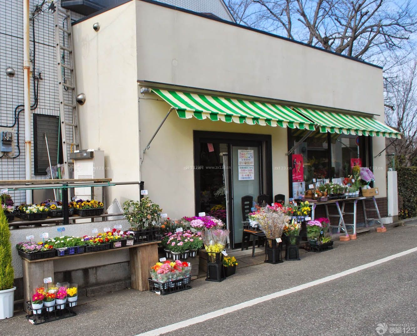 同城花店木制花架摆放图片