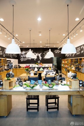 化妝品店面設計 簡約吊燈裝修效果圖片