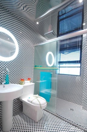 现代风格家装淋浴房间马赛克装修效果图