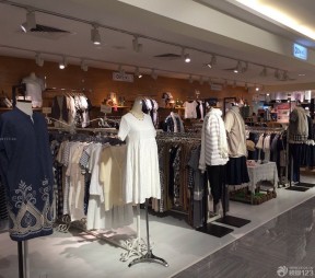 中老年服装店装修图 筒灯装修效果图片