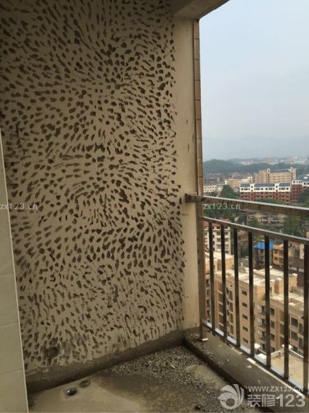 阳台墙壁准备贴砖，密密麻麻滴都是洞洞眼