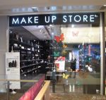 經(jīng)典化妝品店門頭落地玻璃窗裝修圖欣賞