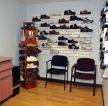 小型鞋店靠背椅装修设计效果图片