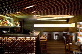 地下室小酒吧装修风格 木质吊顶