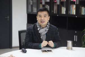 你們客廳吊頂花了多少錢