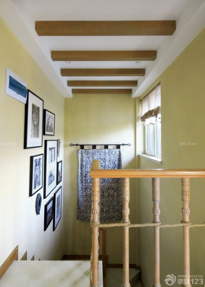 楼梯间木质吊顶装修效果图片