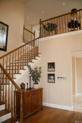 室内楼梯扶手装修效果图 实木楼梯扶手装修效果图