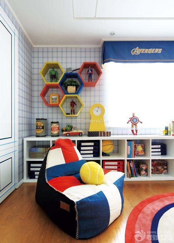 儿童房的设计墙面置物架装修效果图片