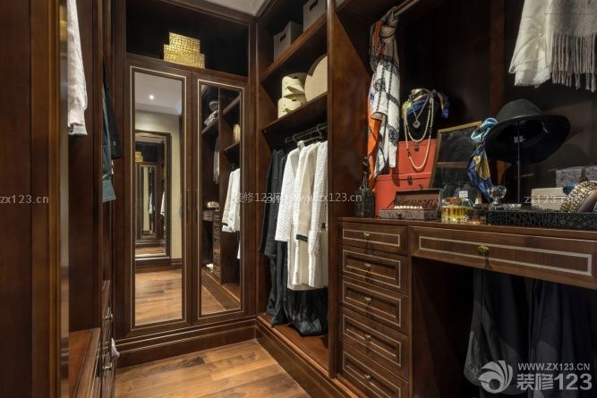 美式古典風(fēng)格衣帽間設(shè)計圖欣賞