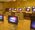 学校电脑房一体电脑桌装修效果图片