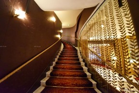 创意酒吧楼梯装饰隔断设计