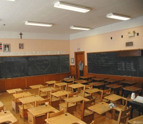 国外某学校教室书桌设计摆放效果图