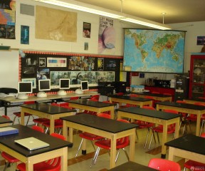 学校书桌效果图 教室布置