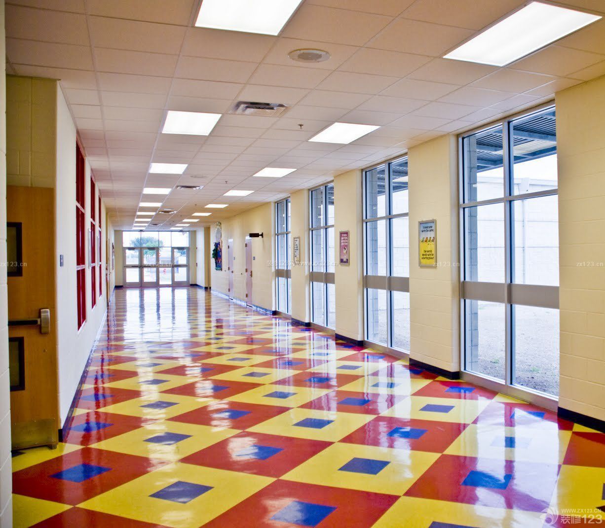 学校走廊拼花地砖装修效果图片