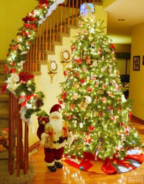 圣诞节布置 实木楼梯扶手装修效果图