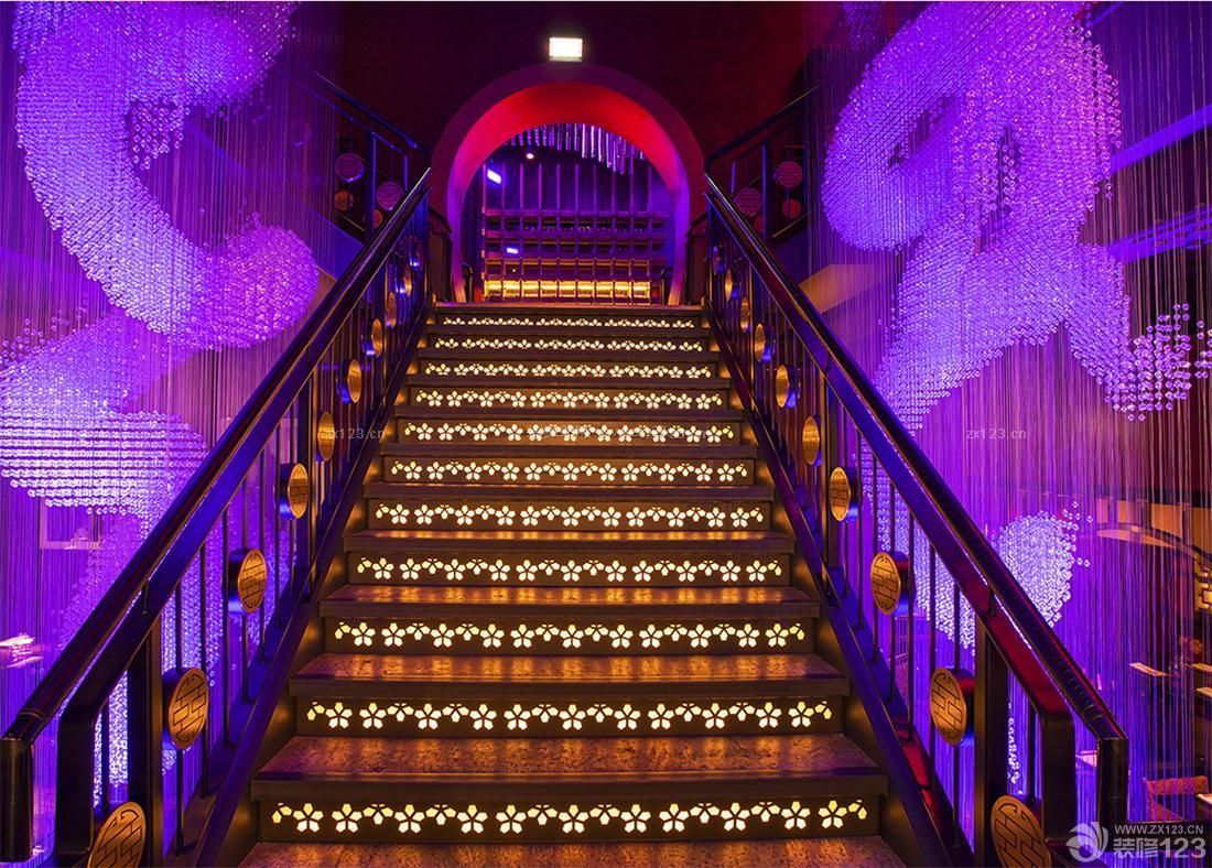 绚丽酒吧楼梯装修装饰设计