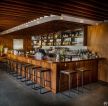 大型酒吧木质吧台设计装修效果图片