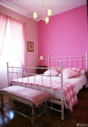 粉色卧室装修效果图 铁艺床装修效果图片